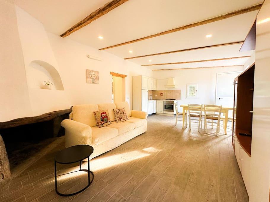 Relax House 5 Min Dal Mare Parcheggio+wifi Olbia